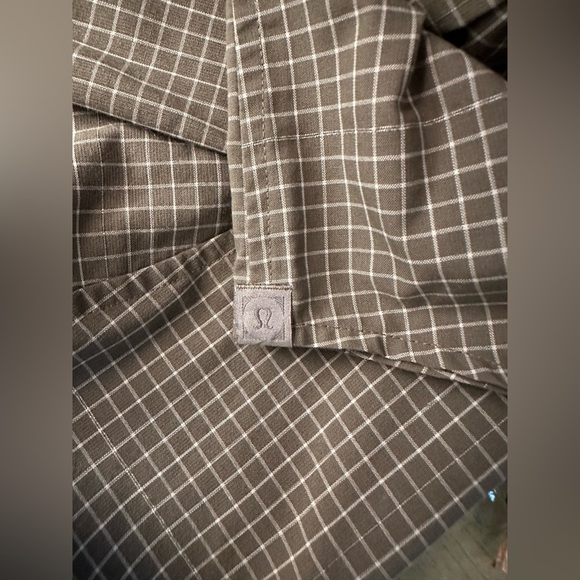 Lululemon “Like New” Grid Light Short Sleeve Shirt - XXL - Grey - Picture 3 of 10